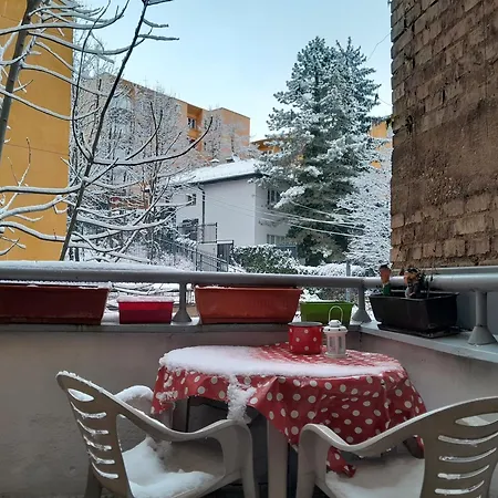 Cosy Single With Balcony In Location *