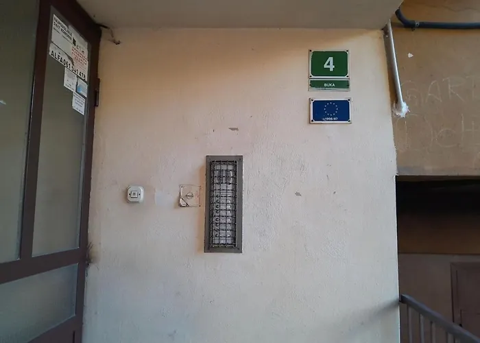 Cosy Single With Balcony In Location Homestay Sarajevo